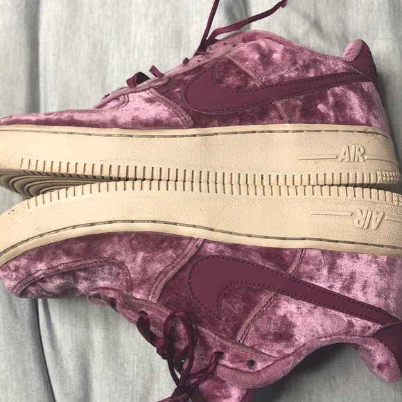Air Force 1 Crushed Velvet size 4Y “Tea Berry” - Picture 7 of 16